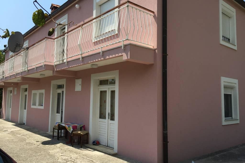 Апартаменты Old Fig Tree Holiday House Игало