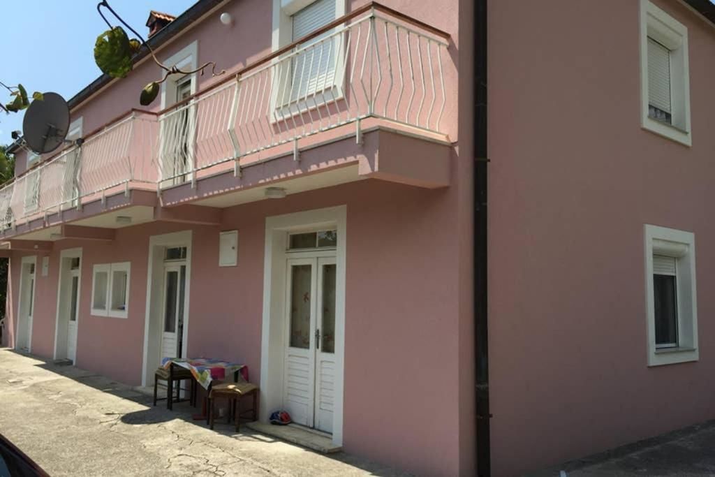 Апартаменты Old Fig Tree Holiday House Игало